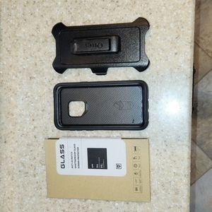 Otterbox defender black case and clip and 1 screen protector,  like new